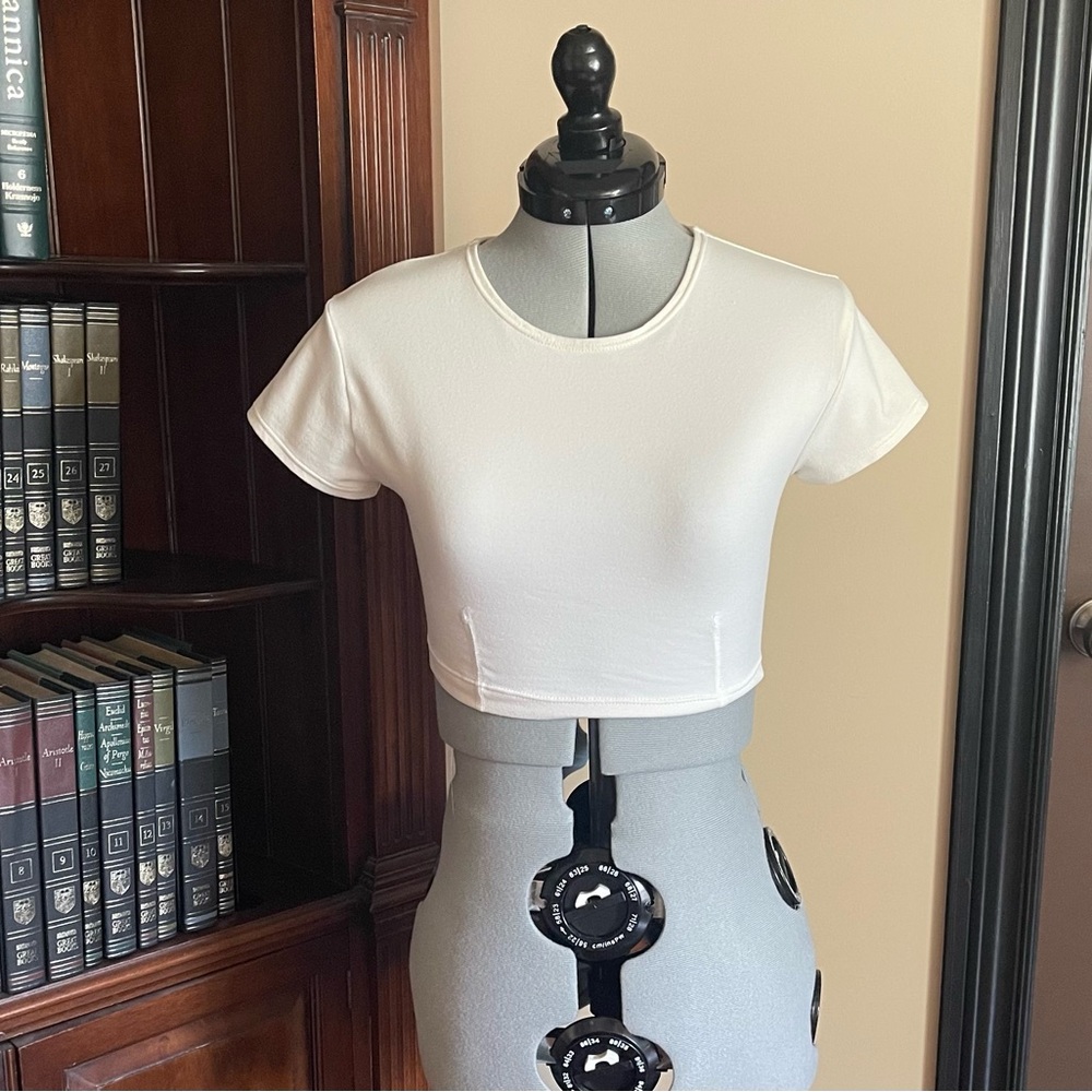 GUC Bebe Off White Fitted Crop T-Shirt